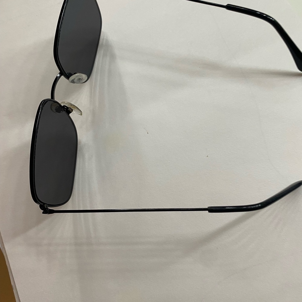 Black Oversized Square Sunglasses - Classic Women Accessories - Picture 7 of 7